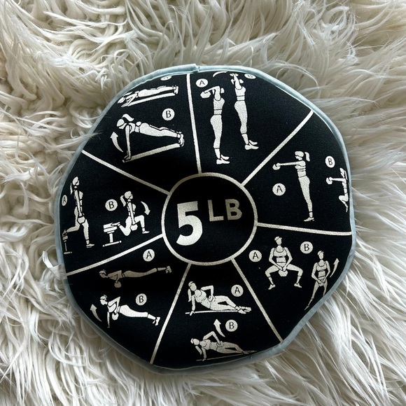 5 lb Fitness Soft Ball – Exercise Weight w/ Printed Workout Guide - Picture 1 of 6